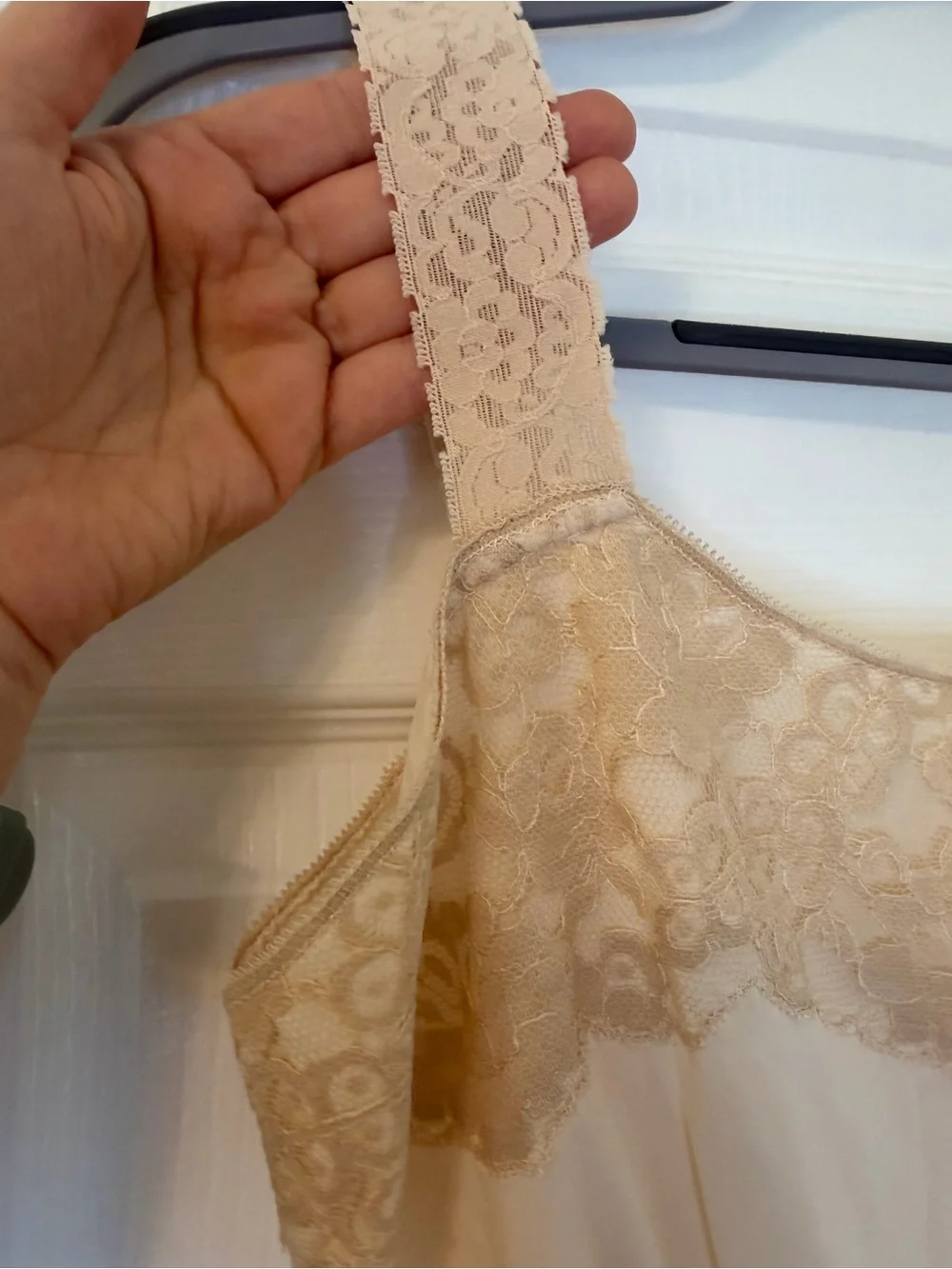 Vintage Lady Lynne Cream-colored Lace-Trim Slip Dress - Picture 3 of 4